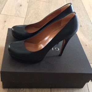 Gucci Black Leather Pumps